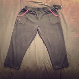 NWT Under Armour cropped athletic pants
